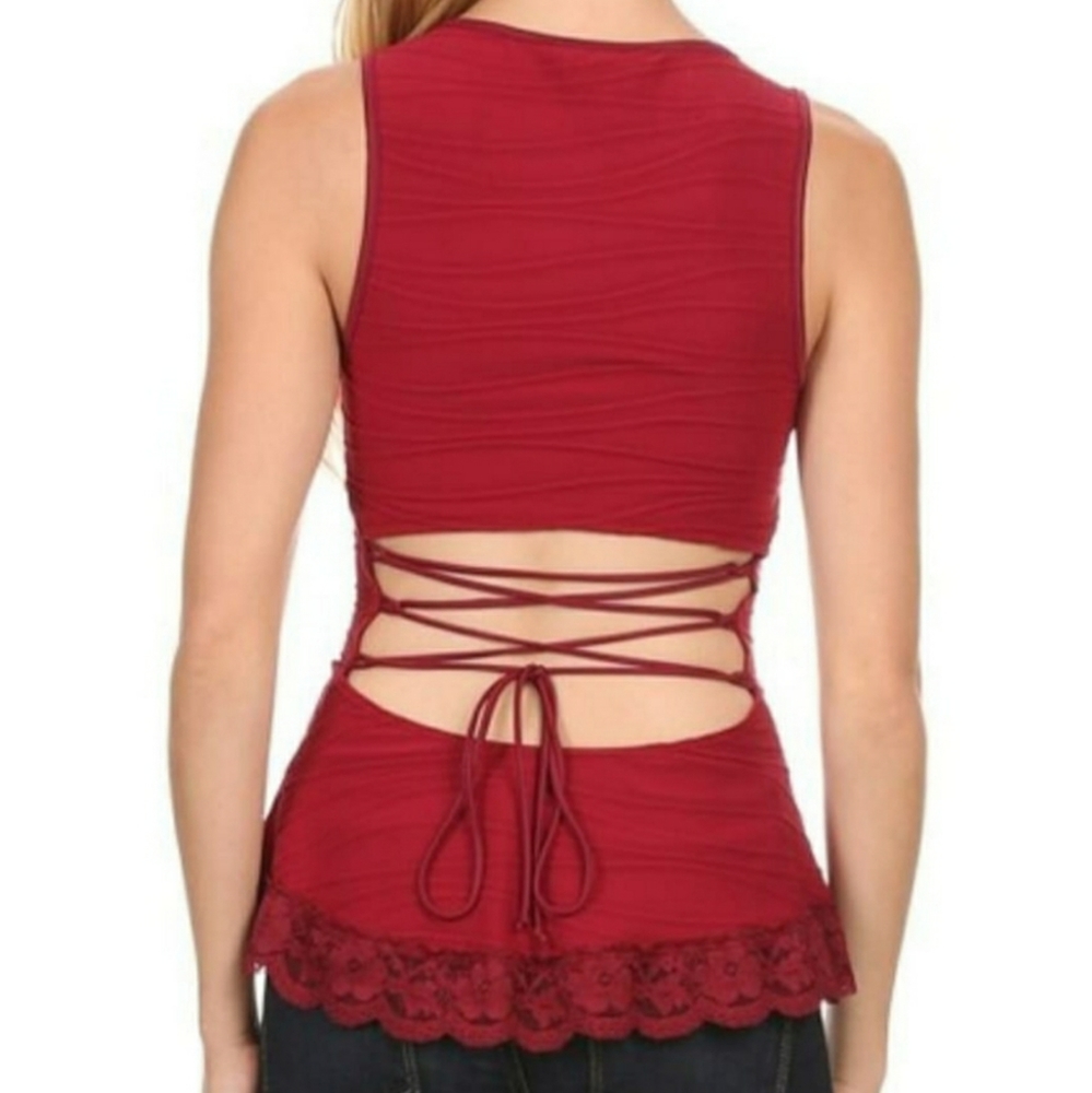 Lace-Trimmed Sleeveless Top with Cutout